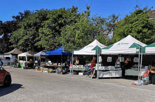 Picture of a crafters market scene on a sunny day